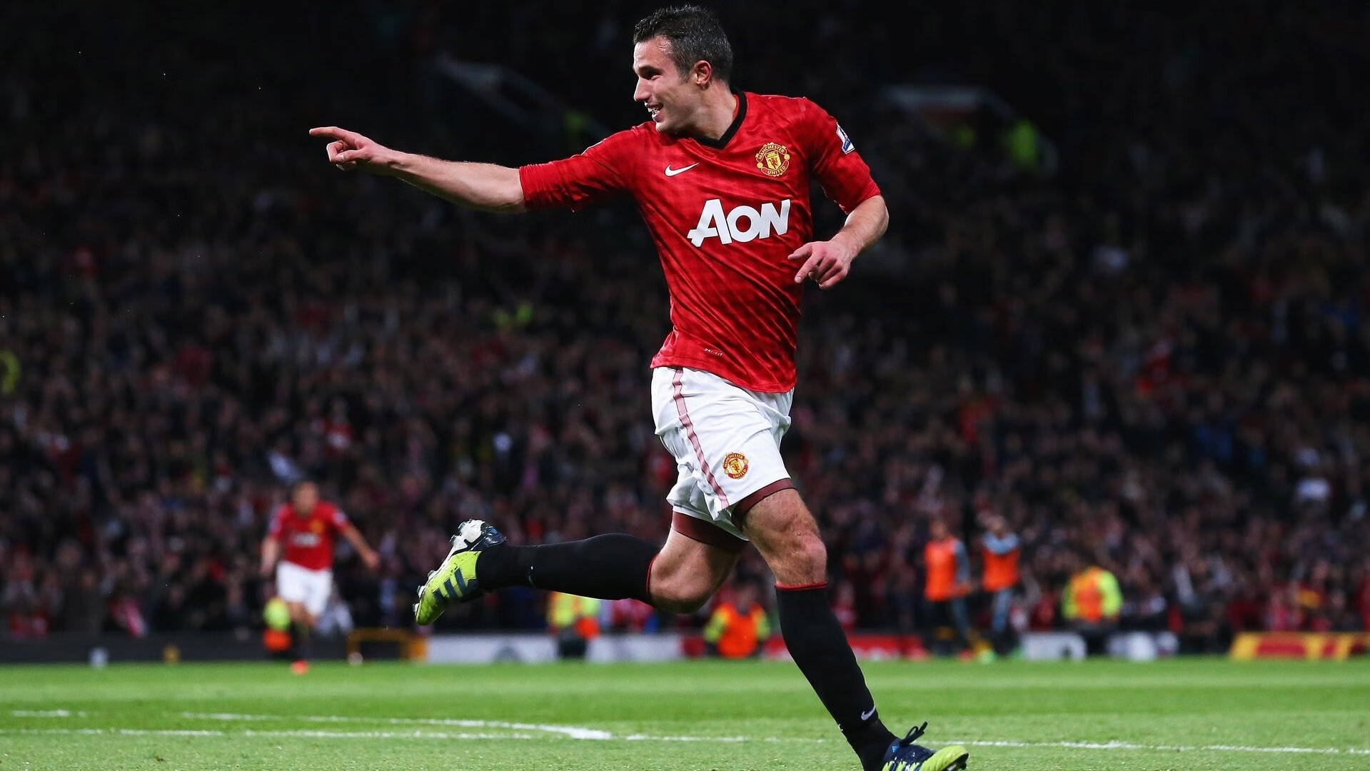 开云世界杯2026-引擎撕裂夜幕，福登在街道画布上拉开光的差距